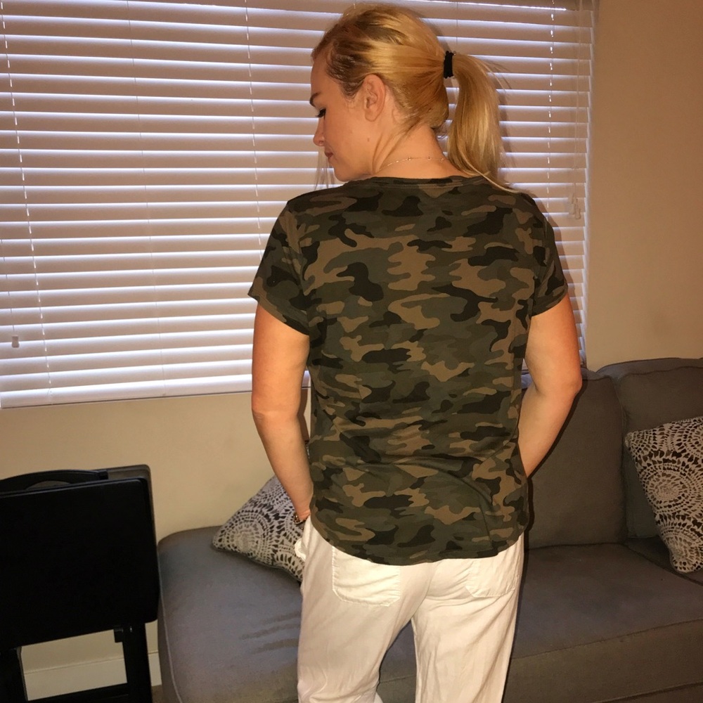 New York & Company perfect tee camo XL - Picture 2 of 3